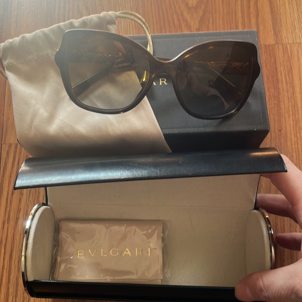 Bulgari Sunglasses 😎 - Picture 3 of 9